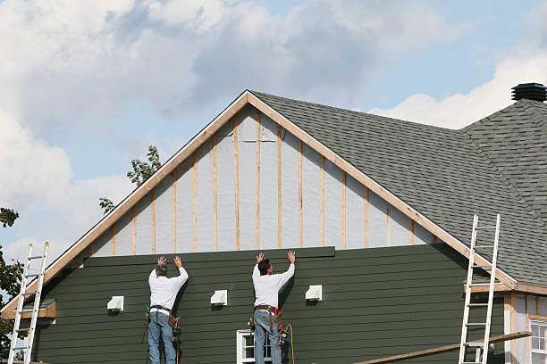 Professional Siding Installation technician working in Londonderry, OH